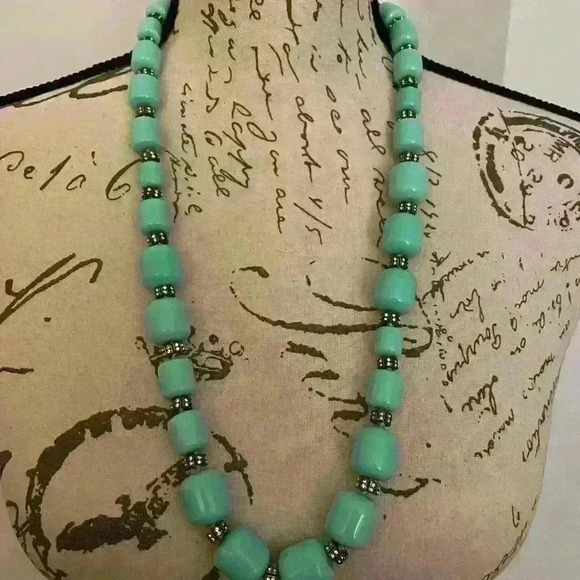 Vintage JCrew necklace - Picture 2 of 3
